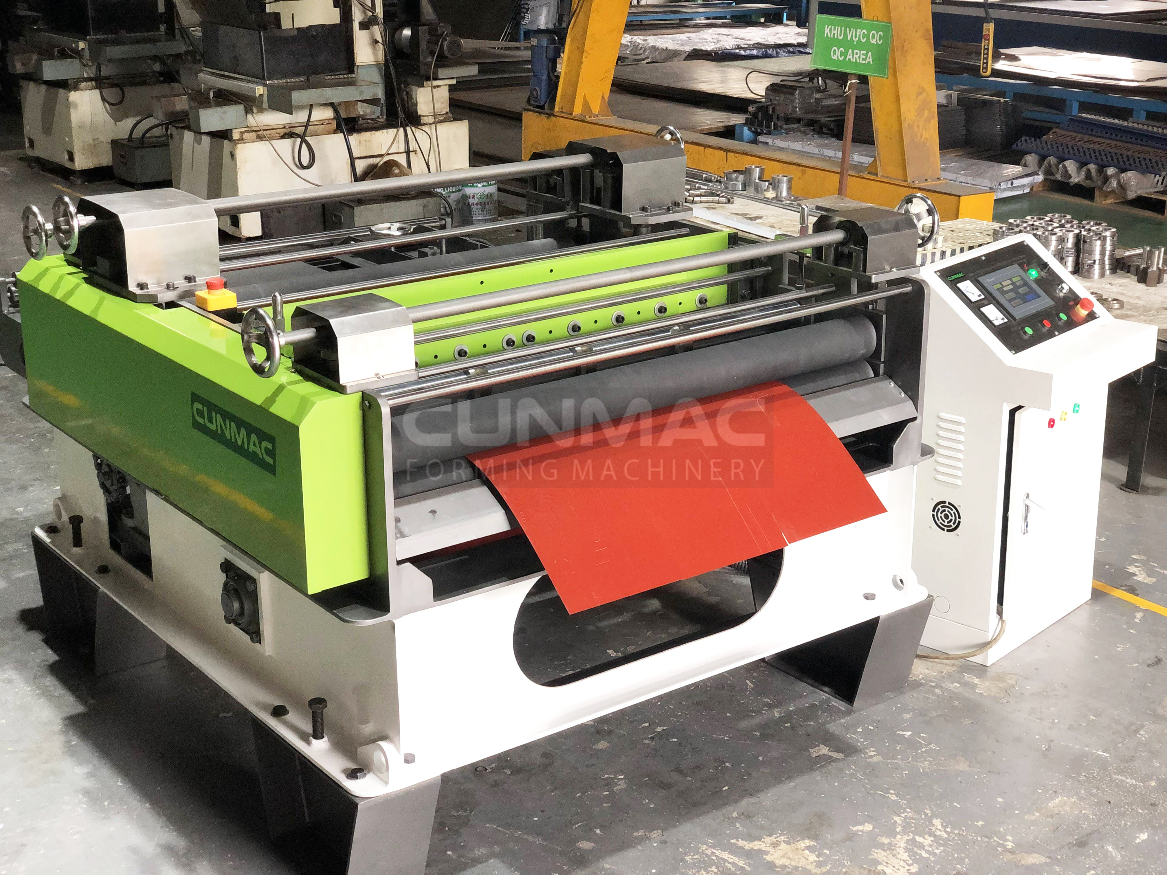 Slitting & cutting to length machine