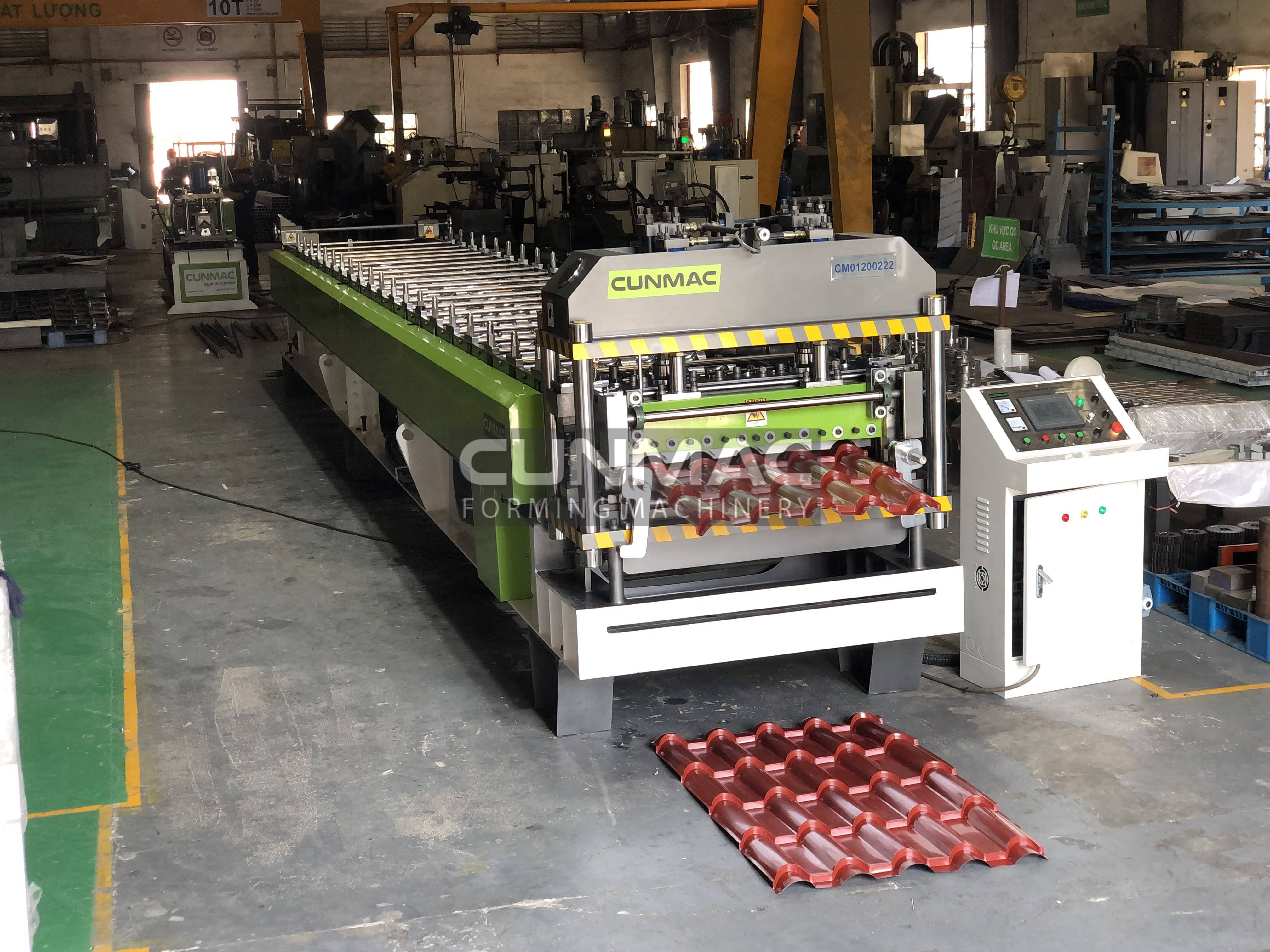 A tile roofing roll forming machine of CUNMAC