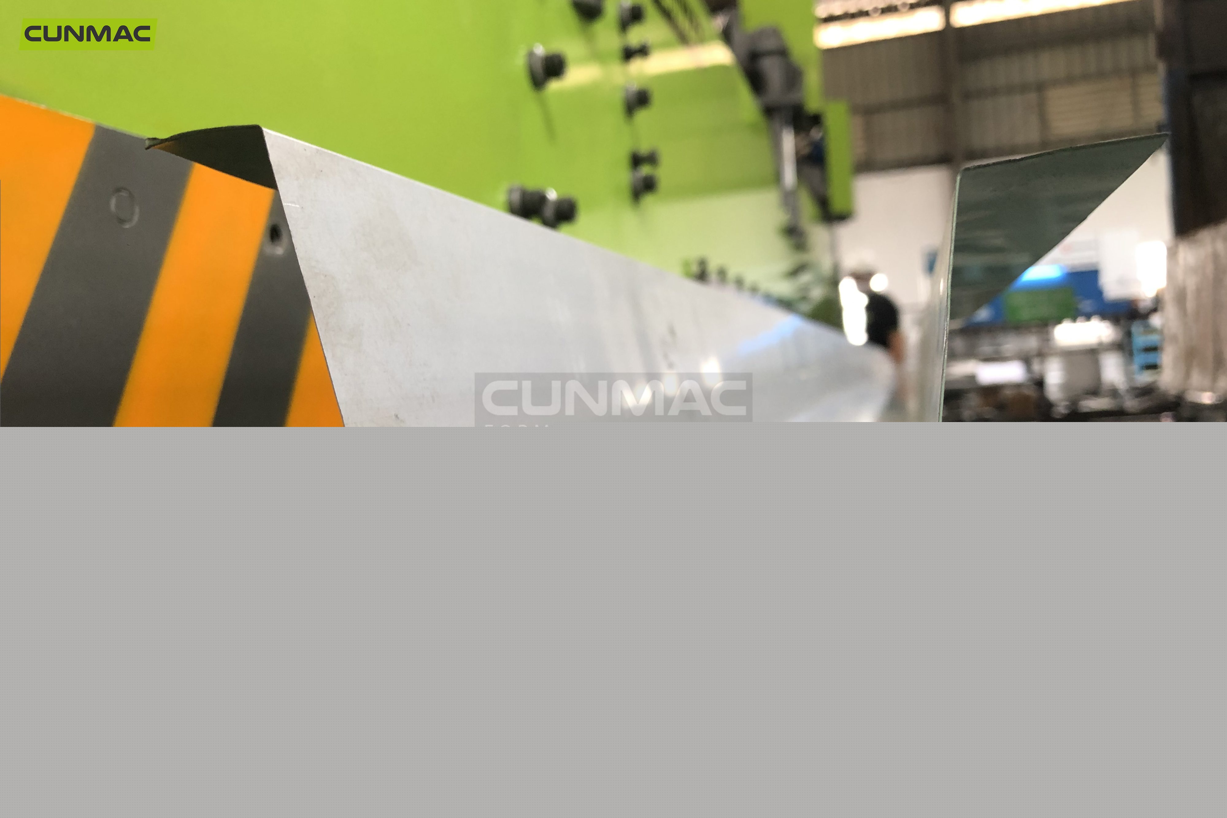 Hydraulic press brake machine 6.5m with 3 cylinders - CUNMAC Vietnam