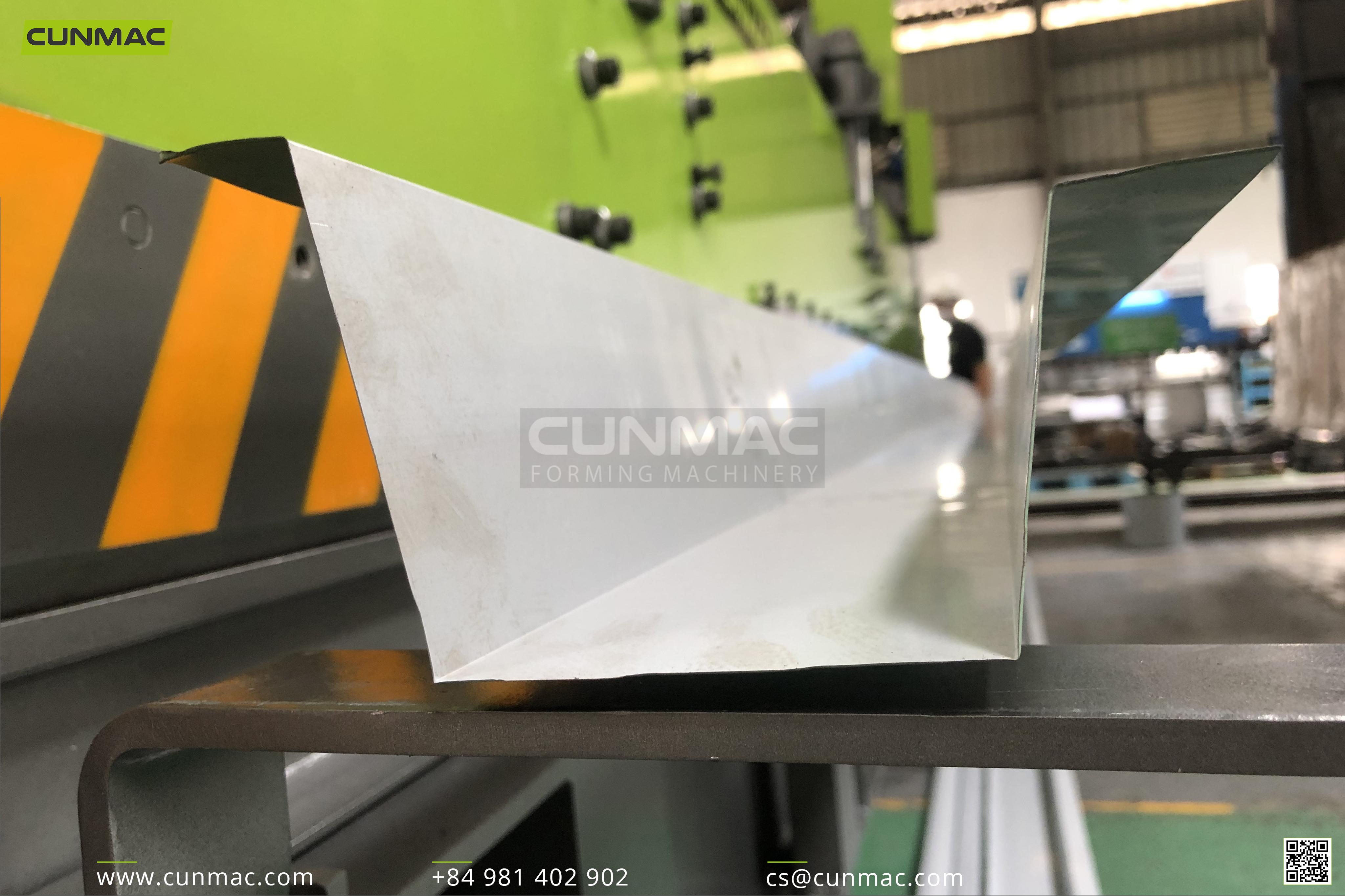 Hydraulic press brake machine 6.5m with 3 cylinders - CUNMAC Vietnam