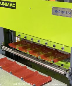 Automatic stacking system for roofing sheet production line