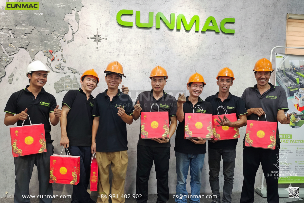 CUNMAC's team recieve Mid-Autumn Mooncake gifts from the company