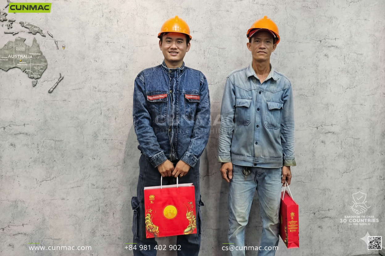 CUNMAC company giving Mid-Autumn Mooncakes to two construction workers/employees