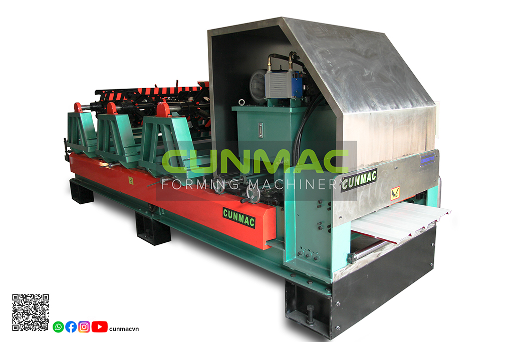 Portable roofing roll forming machine
